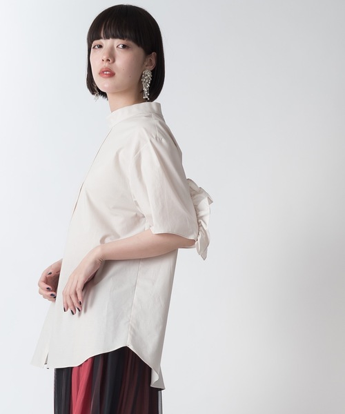 La SRIC（ラスリック）の「La SRIC / 半袖バックフリルBL（シャツ/ブラウス・レディース・ライトブルー/ベージュ/オフホワイト・38）」の4枚目の写真