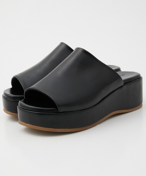 RODEO CROWNS WIDE BOWL(ロデオクラウンズワイドボウル)の「WEDGE SANDALS(サンダル・レディース・ブラック/イエロー系その他・MEDIUM/LARGE)」の2枚目の写真