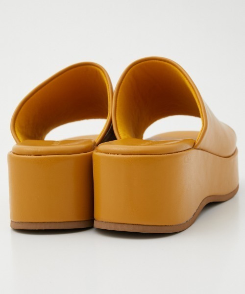 RODEO CROWNS WIDE BOWL(ロデオクラウンズワイドボウル)の「WEDGE SANDALS(サンダル・レディース・ブラック/イエロー系その他・MEDIUM/LARGE)」の5枚目の写真