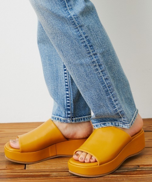 RODEO CROWNS WIDE BOWL(ロデオクラウンズワイドボウル)の「WEDGE SANDALS(サンダル・レディース・ブラック/イエロー系その他・MEDIUM/LARGE)」の7枚目の写真