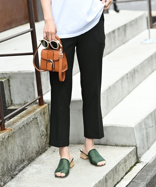 marjour(マージュール)の「CENTER PRESS PANTS(スラックス・レディース・ブラック/ピンク・M/L)」の2枚目の写真