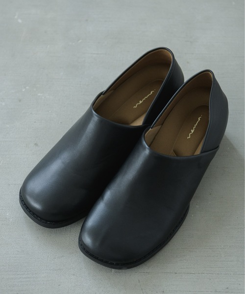 NEUNA（ヌナ）の「【毎日履いても靴擦れしない！】【ふかふかソール！】２WAYラウンドローファー/バブーシュ（ローファー・レディース・ブラック・SMALL/MEDIUM/LARGE）」の2枚目の写真