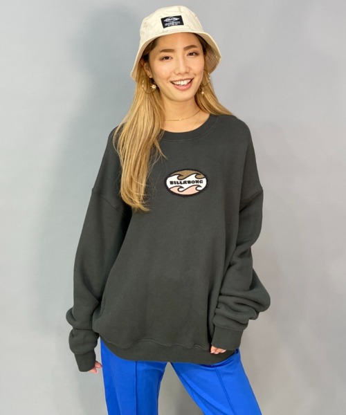 BILLABONG（ビラボン）の「BILLABONG/ビラボン  ビッグシルエット/オーバーサイズ/無地ワンポイントロゴスウェット  BC014-003（スウェット・レディース・ホワイト/ブラック・M/L）」の2枚目の写真