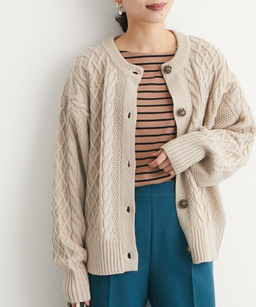 Green　Parks（グリーンパークス）の「ケーブル釦カーディガン（カーディガン/ボレロ・レディース・ベージュ/オフホワイト/ピンク/ブルー/ダークグレー・FREE）」の4枚目の写真