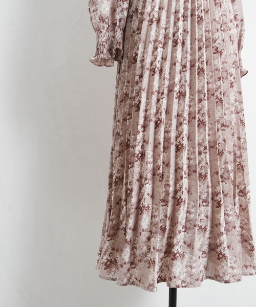 tocco closet(トッコ クローゼット)の「りぼん付きウエストシャーリングニュアンスフラワープリントプリーツワンピース(ワンピース・レディース・ピンク系その他/グレー・M)」の20枚目の写真