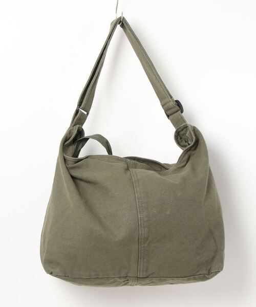Revo.（レボ）の「大容量 ビッグサイズ キャンバス ショルダーバッグ / アジャスターベルト付き（ショルダーバッグ・レディース・カーキ/ブラック/アイボリー/レッド・FREE）」の12枚目の写真