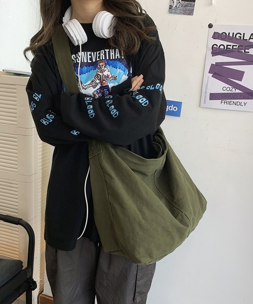 Revo.（レボ）の「大容量 ビッグサイズ キャンバス ショルダーバッグ / アジャスターベルト付き（ショルダーバッグ・レディース・カーキ/ブラック/アイボリー/レッド・FREE）」の17枚目の写真