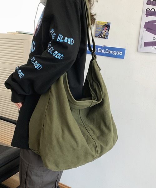 Revo.（レボ）の「大容量 ビッグサイズ キャンバス ショルダーバッグ / アジャスターベルト付き（ショルダーバッグ・レディース・カーキ/ブラック/アイボリー/レッド・FREE）」の22枚目の写真