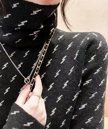 ハイネック柄トップス