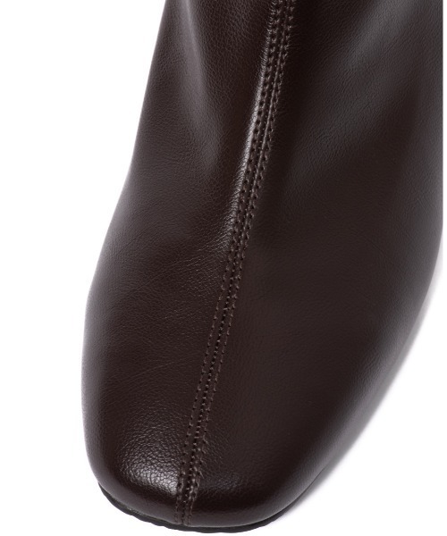 REZOY(リゾイ)の「【22AW新作】【REZOY】ヴィーガンレザーソフトストレッチショートブーツ(ブーツ・レディース・ダークブラウン/ブラック/アイボリー・L/M/S)」の9枚目の写真