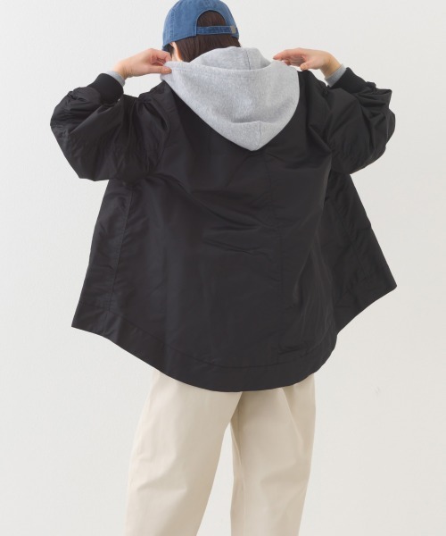OMNES（オムネス）の「ナイロンAライン裾ボリュームブルゾン（ブルゾン・レディース・カーキ/ブラック・FREE）」の18枚目の写真