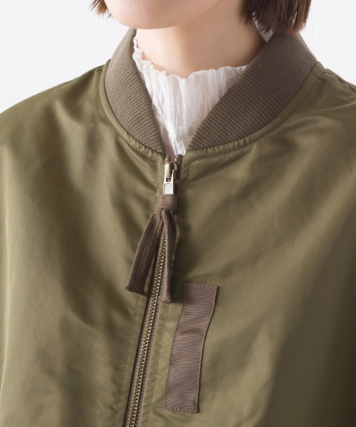 OMNES（オムネス）の「ナイロンAライン裾ボリュームブルゾン（ブルゾン・レディース・カーキ/ブラック・FREE）」の10枚目の写真