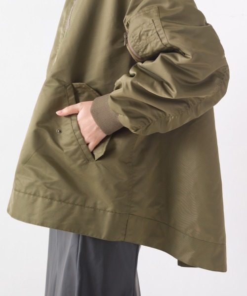 OMNES（オムネス）の「ナイロンAライン裾ボリュームブルゾン（ブルゾン・レディース・カーキ/ブラック・FREE）」の7枚目の写真