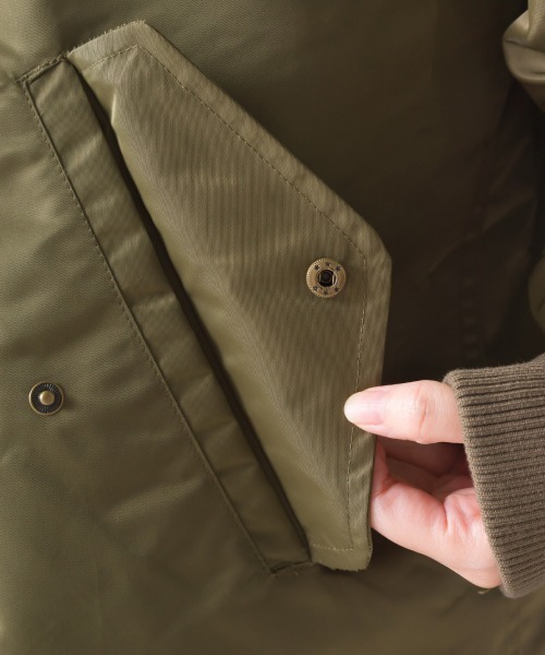 OMNES（オムネス）の「ナイロンAライン裾ボリュームブルゾン（ブルゾン・レディース・カーキ/ブラック・FREE）」の4枚目の写真