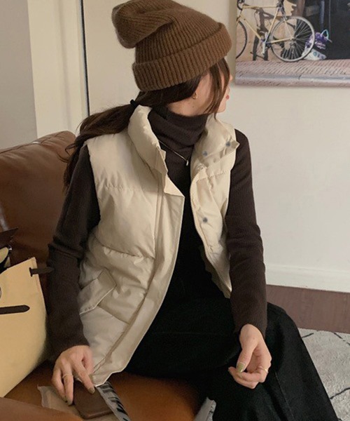 Chaco closet（チャコ クローゼット）の「スタンドカラー中綿ベスト（ダウンベスト・レディース・ブラック/ホワイト・FREE）」の7枚目の写真