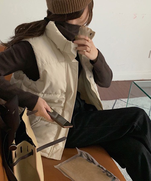 Chaco closet（チャコ クローゼット）の「スタンドカラー中綿ベスト（ダウンベスト・レディース・ブラック/ホワイト・FREE）」の8枚目の写真