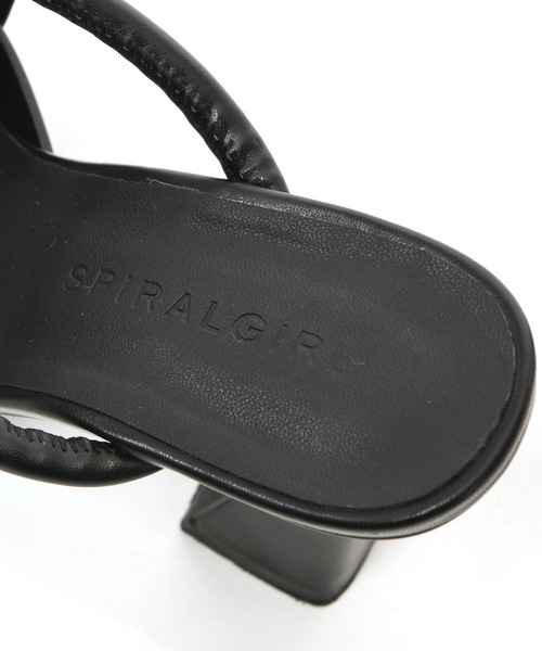 SPIRALGIRL（スパイラルガール）の「デザインステッチストラップサンダル（サンダル・レディース・ブラック/ホワイト/ベージュ・MEDIUM/LARGE）」の15枚目の写真