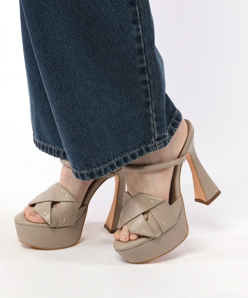 SPIRALGIRL（スパイラルガール）の「デザインステッチストラップサンダル（サンダル・レディース・ブラック/ホワイト/ベージュ・MEDIUM/LARGE）」の18枚目の写真