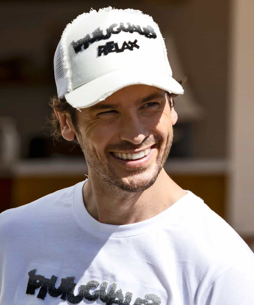 1piu1uguale3 RELAX（ウノピュウノウグァーレトレリラックス）の「1PIU1UGUALE3 RELAX(ウノピゥウノウグァーレトレ リラックス)グラデーション3Dロゴキャップ（キャップ・メンズ・ブラック/ホワイト・ONE SIZE）」の2枚目の写真