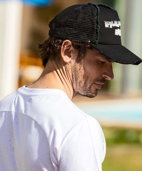 1piu1uguale3 RELAX（ウノピュウノウグァーレトレリラックス）の「1PIU1UGUALE3 RELAX(ウノピゥウノウグァーレトレ リラックス)グラデーション3Dロゴキャップ（キャップ・メンズ・ブラック/ホワイト・ONE SIZE）」の6枚目の写真