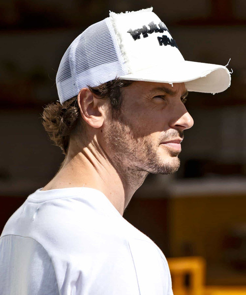 1piu1uguale3 RELAX（ウノピュウノウグァーレトレリラックス）の「1PIU1UGUALE3 RELAX(ウノピゥウノウグァーレトレ リラックス)グラデーション3Dロゴキャップ（キャップ・メンズ・ブラック/ホワイト・ONE SIZE）」の8枚目の写真