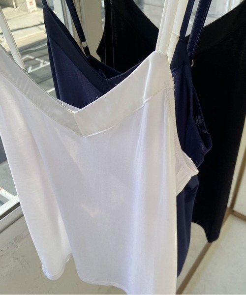 Doux archives(ドゥアルシーヴ)の「サテン切替キャミソール(キャミソール・レディース・ネイビー/ブラック/オフホワイト・FREE)」の2枚目の写真