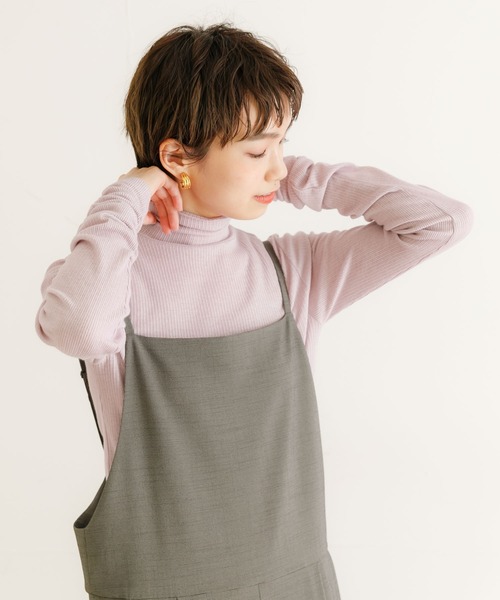 URBAN RESEARCH(アーバンリサーチ)の「シャーリングスリーブタートルネックカットソー(Tシャツ/カットソー・レディース・ピンク/ベージュ系その他/グリーン系その他・FREE)」の1枚目の写真