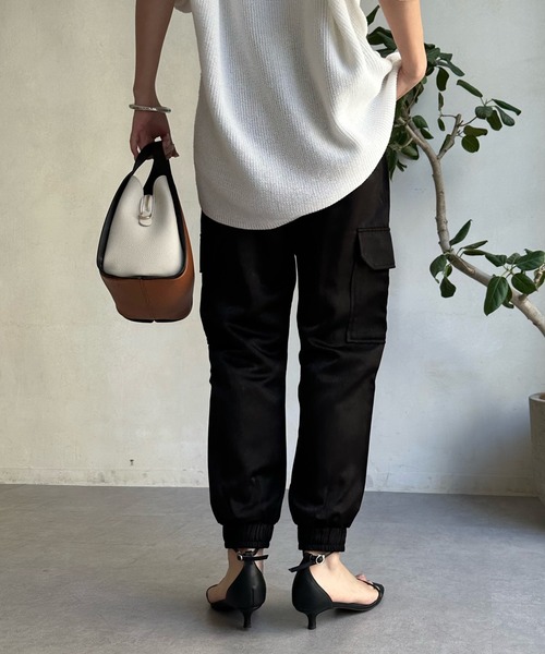 DouDou（ドゥドゥ）の「【WEB限定】マットサテンカーゴパンツ（その他パンツ・レディース・カーキ/オフホワイト/ブラック・FREE）」の22枚目の写真