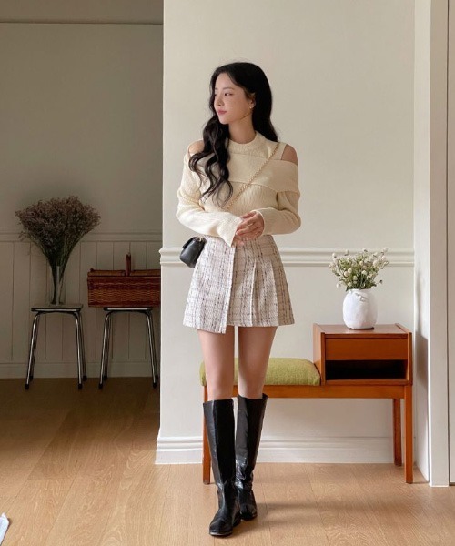 SONA(ソナ)の「SONA ツイードベルト付きミニスカート(スカート・レディース・ブラック/アイボリー・MEDIUM/SMALL)」の3枚目の写真