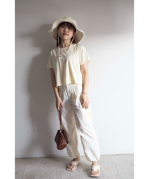 Yucca（ユッカ）の「ショート丈ロゴTシャツ　（MEKKE　低身長向け）（Tシャツ/カットソー・レディース・オフホワイト/ライトイエロー/ブラック・FREE）」の14枚目の写真