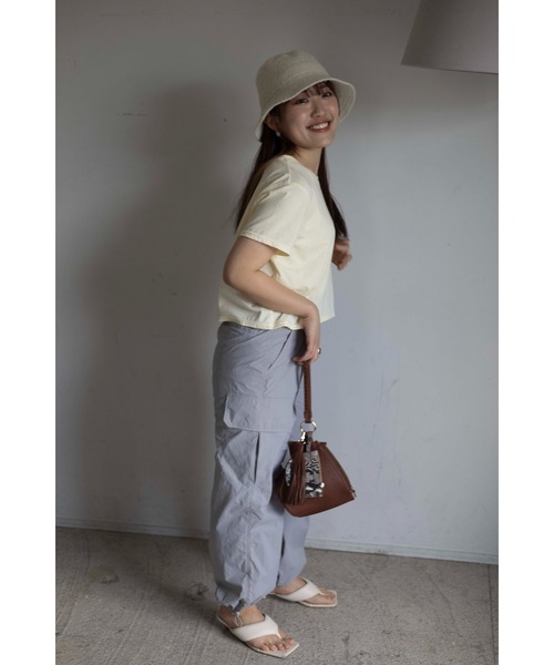 Yucca（ユッカ）の「ショート丈ロゴTシャツ　（MEKKE　低身長向け）（Tシャツ/カットソー・レディース・オフホワイト/ライトイエロー/ブラック・FREE）」の15枚目の写真