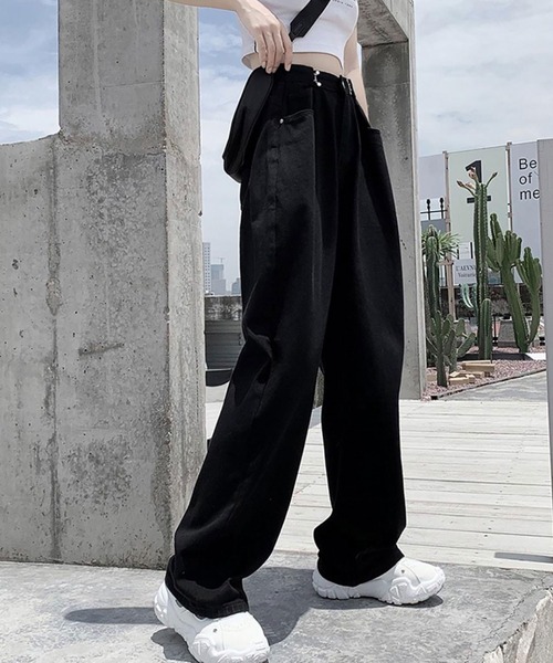 NinaetLina（ニナエリナ）の「ストレートデニムパンツ（デニムパンツ・レディース・ブラック/ホワイト/グレー/ライトブルー・S/M/L/XL）」の2枚目の写真