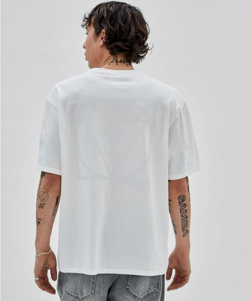 Guess（ゲス）の「GUESS Originals Triangle Logo Tee ロゴTシャツ（Tシャツ/カットソー・メンズ・ブラック/ホワイト系その他/パープル・MEDIUM/LARGE/SMALL/X-LARGE）」の4枚目の写真