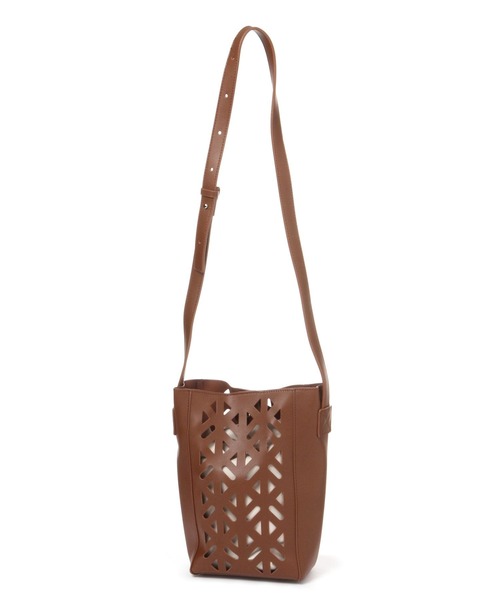 LEPSIM（レプシィム）の「フェイクレザーカットワークショルダー　184290（ショルダーバッグ・レディース・ベージュ/ブラウン・ONE SIZE）」の4枚目の写真