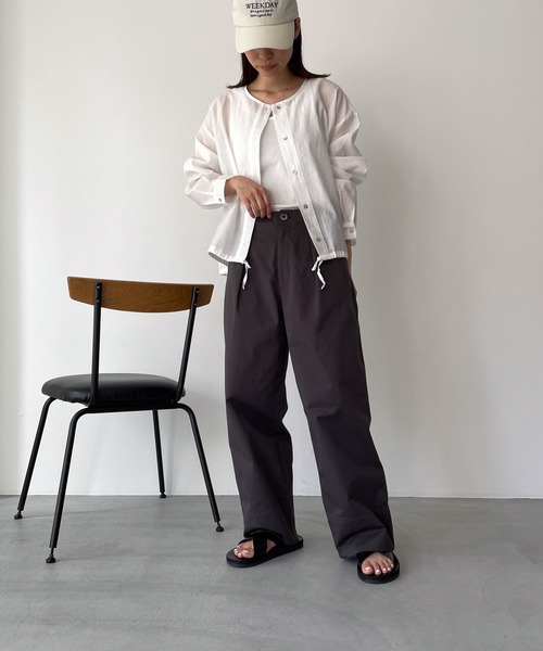 CANAL JEAN(キャナルジーン)の「El mar(エルマール) ノーカラードローストリングシャツ(シャツ/ブラウス・レディース・ブラック/ホワイト/ベージュ・ONE SIZE)」の6枚目の写真