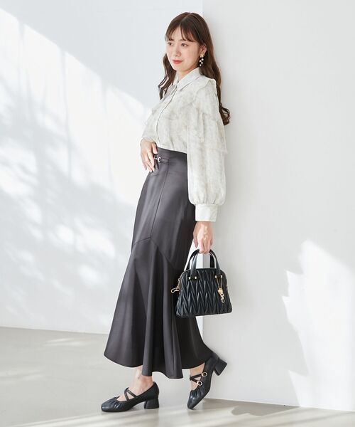 MAJESTIC LEGON（マジェスティックレゴン）の「【WEB限定XLサイズあり】レディギャザーストラップパンプス（パンプス・レディース・ブラック/アイボリー/シルバー・SMALL/MEDIUM/LARGE/X-LARGE）」の9枚目の写真