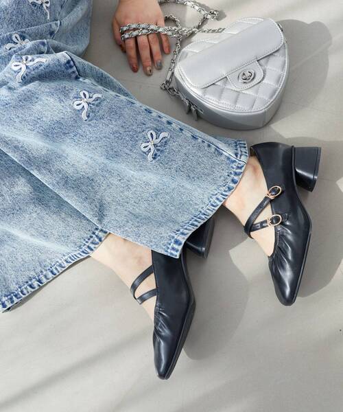 MAJESTIC LEGON（マジェスティックレゴン）の「【WEB限定XLサイズあり】レディギャザーストラップパンプス（パンプス・レディース・ブラック/アイボリー/シルバー・SMALL/MEDIUM/LARGE/X-LARGE）」の17枚目の写真