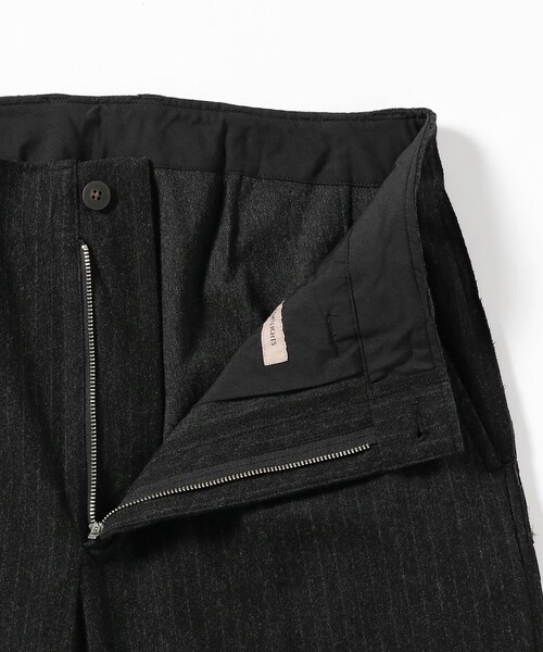 BEAMS LIGHTS(ビームスライツ)の「BEAMS LIGHTS / カッティング ストライプ ミリタリー トラウザー(その他パンツ・メンズ・チャコールグレー/ネイビー・MEDIUM/LARGE/SMALL)」の7枚目の写真
