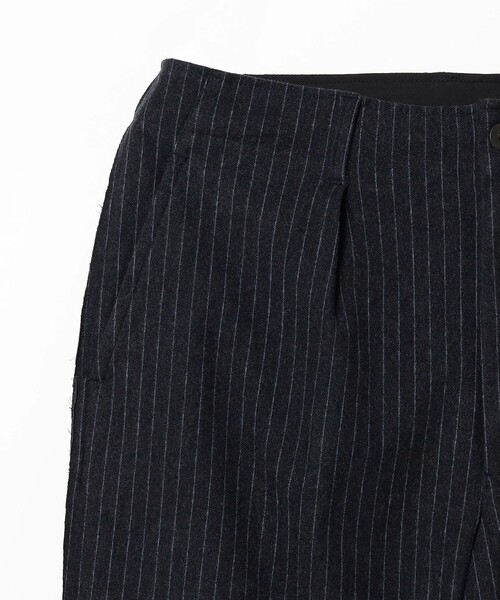 BEAMS LIGHTS(ビームスライツ)の「BEAMS LIGHTS / カッティング ストライプ ミリタリー トラウザー(その他パンツ・メンズ・チャコールグレー/ネイビー・MEDIUM/LARGE/SMALL)」の17枚目の写真