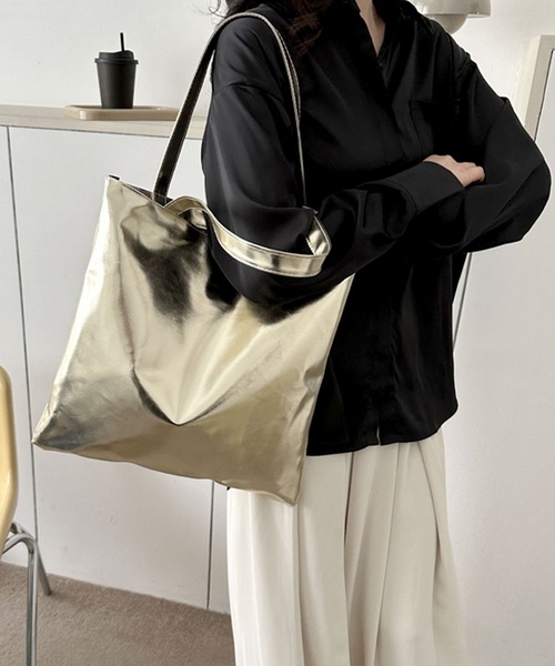 florist（フローリスト）の「【A4収納可】メタリックカラーシンプルトートバッグ（トートバッグ・レディース・オレンジ/チェリーピンク/グリーン/ゴールド/シルバー/ライトブルー・FREE）」の6枚目の写真