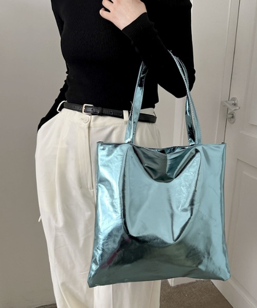 florist（フローリスト）の「【A4収納可】メタリックカラーシンプルトートバッグ（トートバッグ・レディース・オレンジ/チェリーピンク/グリーン/ゴールド/シルバー/ライトブルー・FREE）」の3枚目の写真