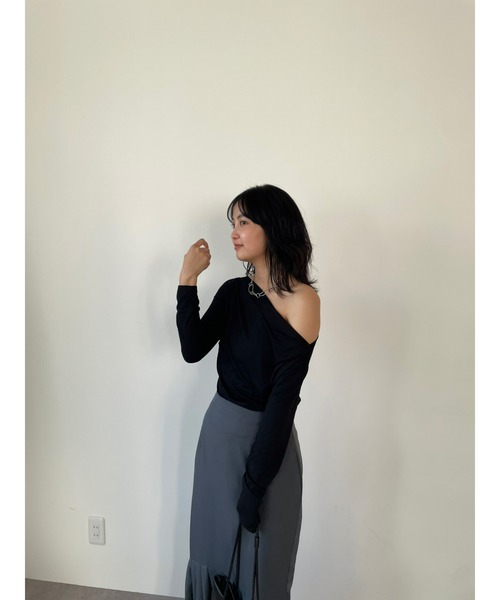 HANNE(アン)の「ワンショルダーカットトップス(Tシャツ/カットソー・レディース・ブラック/ホワイト・FREE)」の20枚目の写真