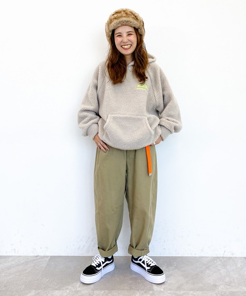 niko and...（ニコアンド）の「[MODE NORM CORE(モードノームコア)]シープボアBIGパーカー（パーカー・レディース・ピンク/ライトベージュ/チャコール・MEDIUM/LARGE）」の7枚目の写真