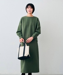 Live in comfort（リブインコンフォート）の「リブ　イン　コンフォート　くぼっち★とコラボ　ハリ感＆伸びる素材できれい見えする　カットソーセットアップ（セットアップ）」