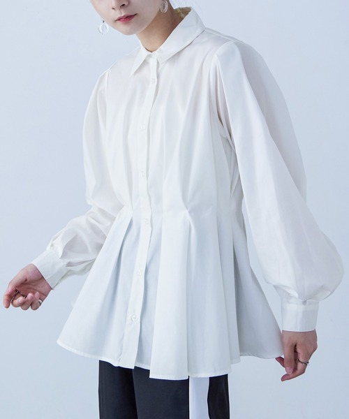 Fashion Letter(ファッションレター)の「ウエストタックボリュームスリーブシャツ(シャツ/ブラウス・レディース・オフホワイト/モカ/ブラック/ブルー・M)」の2枚目の写真