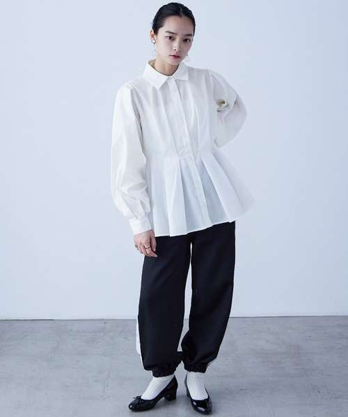 Fashion Letter(ファッションレター)の「ウエストタックボリュームスリーブシャツ(シャツ/ブラウス・レディース・オフホワイト/モカ/ブラック/ブルー・M)」の5枚目の写真