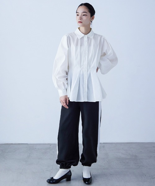 Fashion Letter(ファッションレター)の「ウエストタックボリュームスリーブシャツ(シャツ/ブラウス・レディース・オフホワイト/モカ/ブラック/ブルー・M)」の11枚目の写真