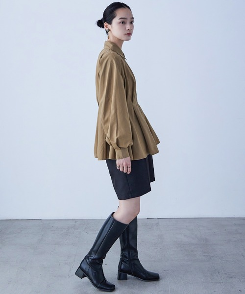 Fashion Letter(ファッションレター)の「ウエストタックボリュームスリーブシャツ(シャツ/ブラウス・レディース・オフホワイト/モカ/ブラック/ブルー・M)」の16枚目の写真