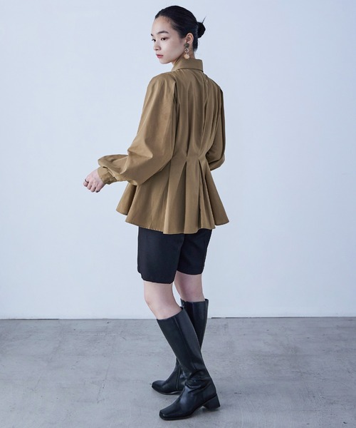 Fashion Letter(ファッションレター)の「ウエストタックボリュームスリーブシャツ(シャツ/ブラウス・レディース・オフホワイト/モカ/ブラック/ブルー・M)」の18枚目の写真