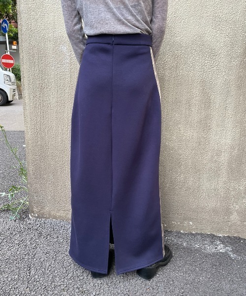 新品未使用タグ付き  サイドラインスカート ネイビー AIC.（エーアイシー）の「サイドライントラックロングスカート